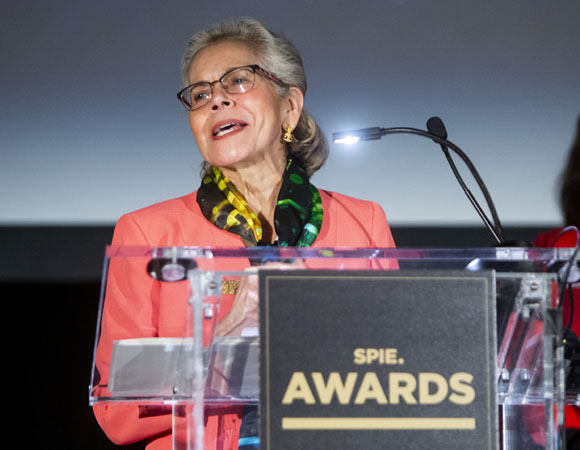 Carmiña Londoño wins 2019 SPIE Directors' Award.